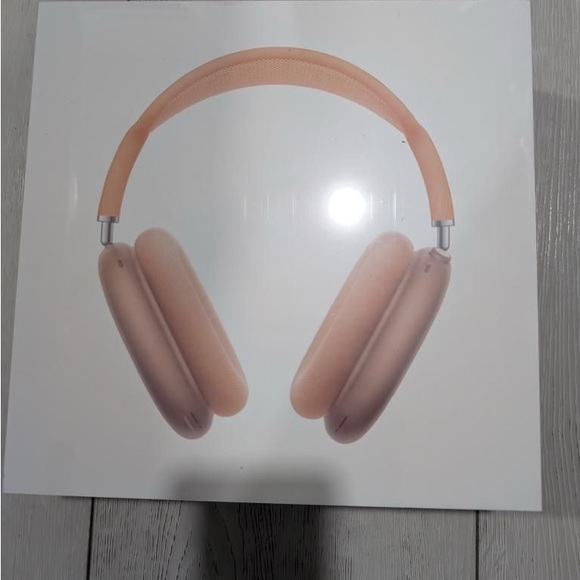 Pink AirPod max - Picture 1 of 2